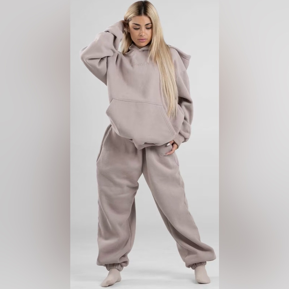 Comfrt Signature Hoodie & Sweatpants Set